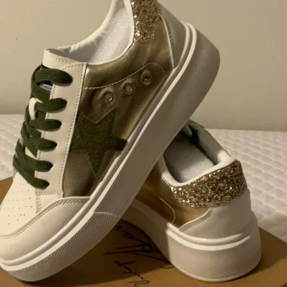 VINTAGE HAVANA Lexa Olive Star Fashion Sneaker - Picture 5 of 7